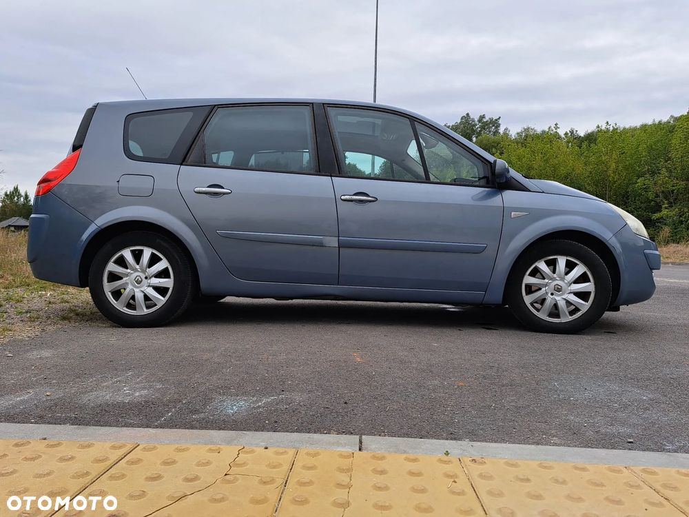 Renault Grand Scenic - 11