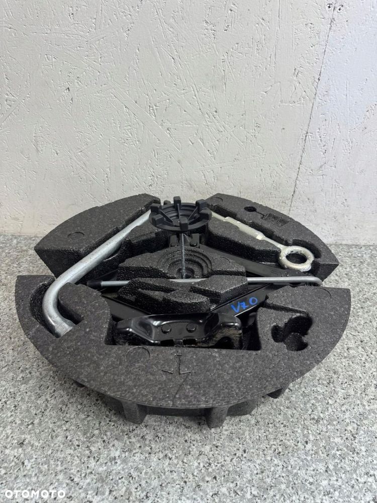 WKŁAD BAGAŻNIKA HAK LEWAREK VOLVO V70 III 2012- 31362446 - 2