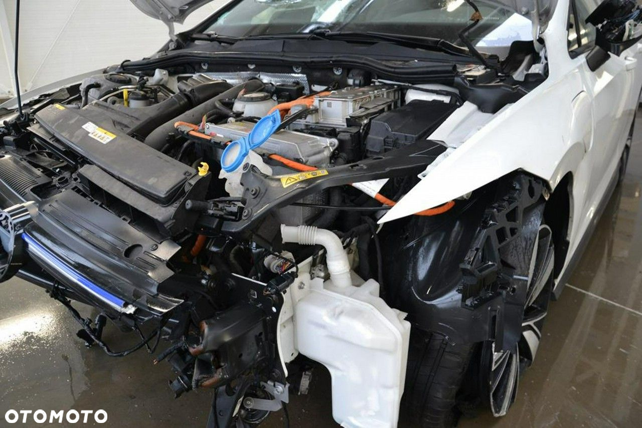 Volkswagen Golf - 28