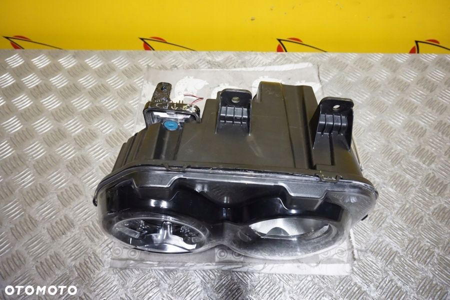 DODGE CHALLENGER 2015 2020 - REFLEKTOR LAMPA HID XENON LED PRAWA USA - 12