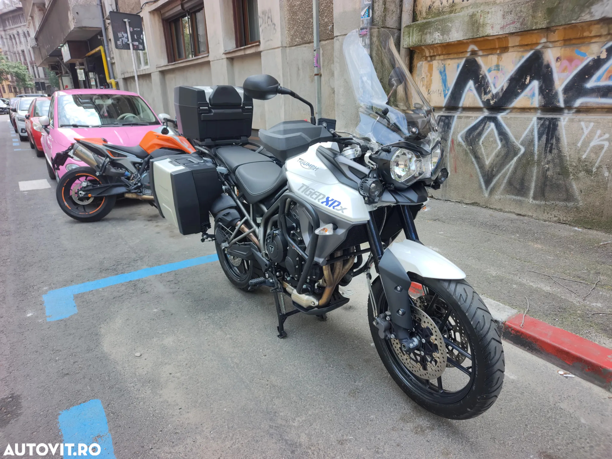 Triumph Tiger 800 XRx - 11