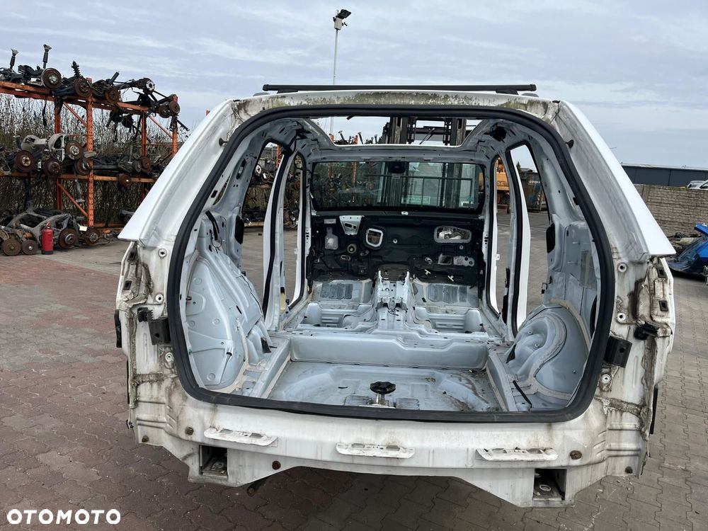 PAS TYŁ ĆWIARTKA WANNA BAGAŻNIKA JEEP GRAND CHEROKEE IV WK2 - 1