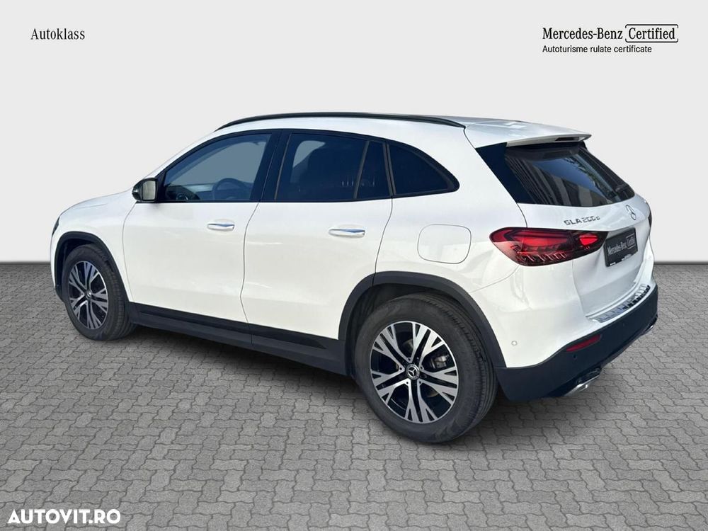 Mercedes-Benz GLA 200 d 4MATIC Aut. - 4