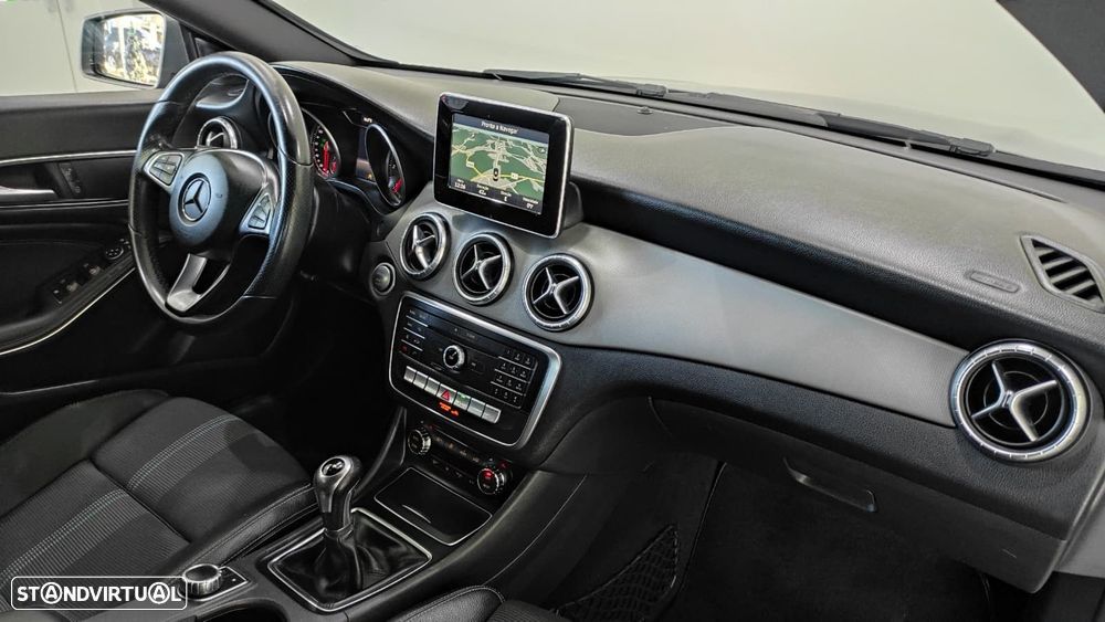 Mercedes-Benz CLA 200 d Shooting Brake AMG Line - 7