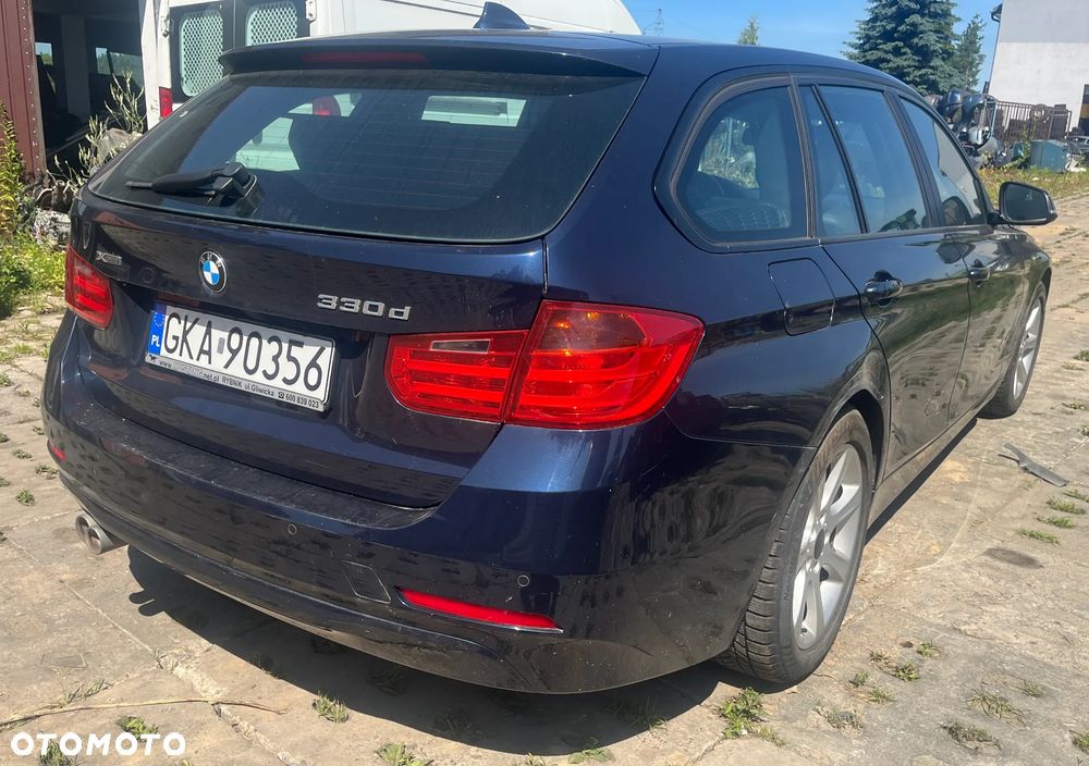 BMW Seria 3 330d xDrive - 3