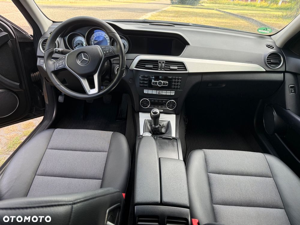 Mercedes-Benz Klasa C 200 CGI BlueEFFICIENCY Avantgarde - 10