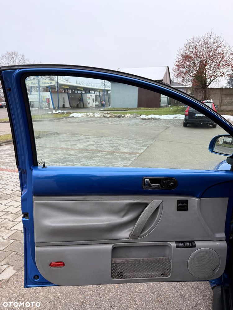 Volkswagen New Beetle - 10