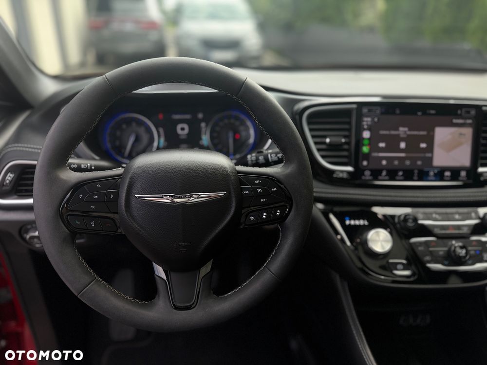 Chrysler Pacifica - 16