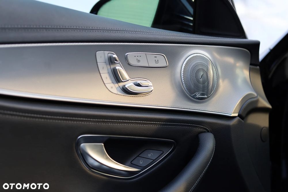 Mercedes-Benz Klasa E 220 d 4-Matic 9G-TRONIC - 17