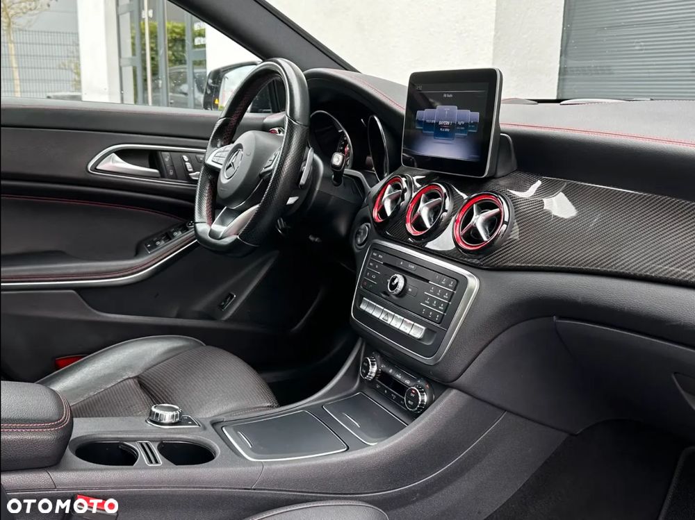 Mercedes-Benz CLA 250 4Matic 7G-DCT AMG Line - 10
