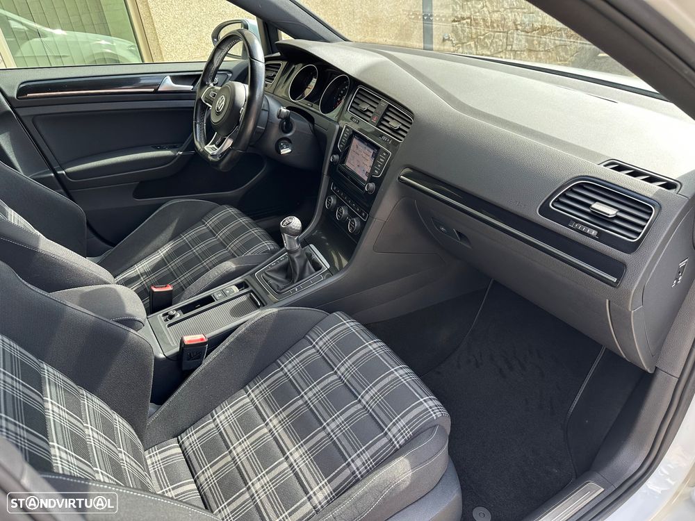 VW Golf 2.0 TDI GTD - 21