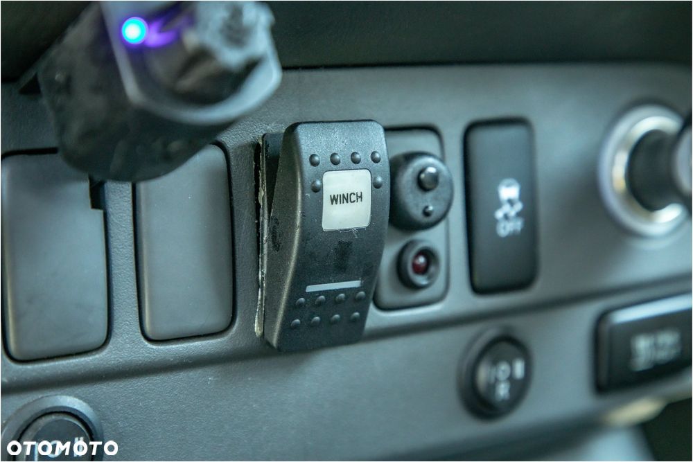 Toyota Hilux 3.0 D-4D SR5 - 23