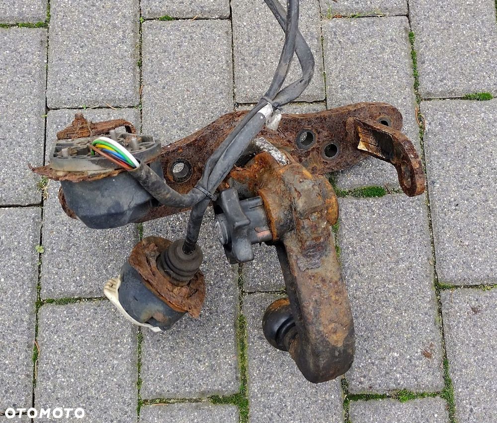 nissan pathfinder r51 05-10 hak tylny kula wtyczka - 2