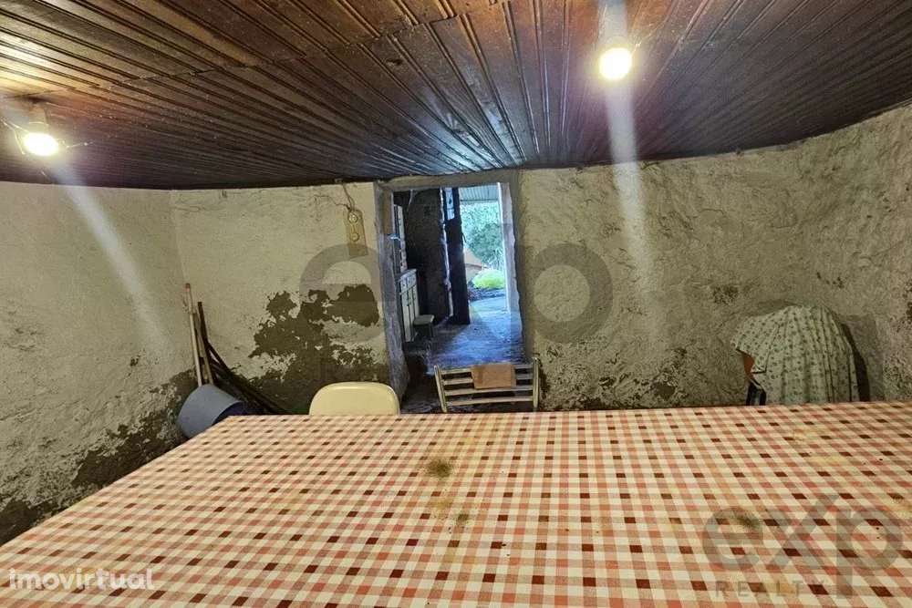 Duas Moradias (T2+T1) com logradouro em Santa Cruz do Douro – Baião - Grande imagem: 5/25