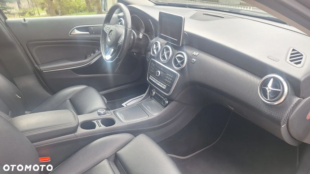 Mercedes-Benz Klasa A 180 7G-DCT Activity Edition - 23