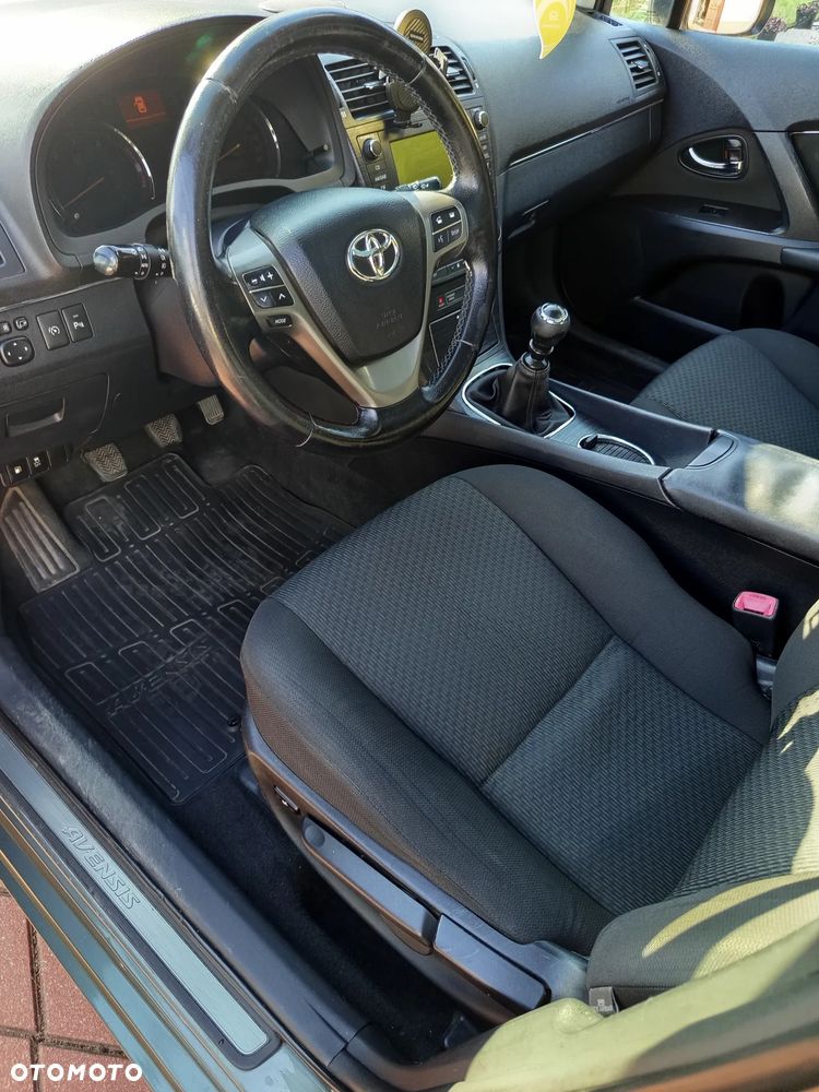 Toyota Avensis 2.0 D-4D Premium - 21