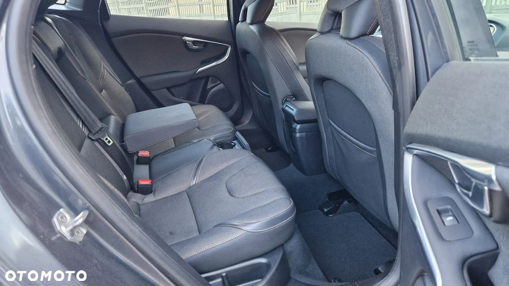 Volvo V40 Cross Country D2 Summum - 11