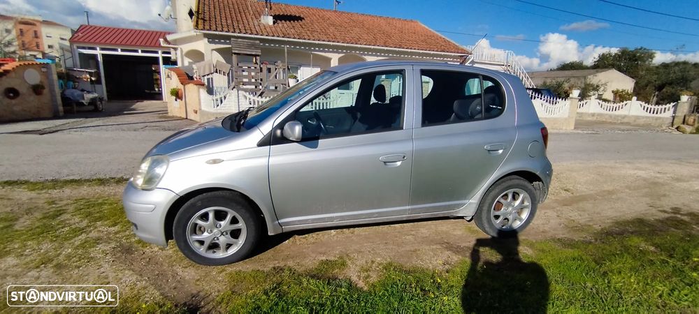 Toyota Yaris 1.0 Terra AC - 4