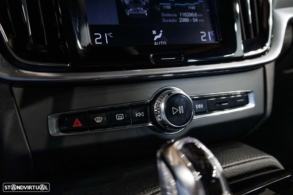 Volvo S90 2.0 T8 Momentum Plus AWD Geartronic - 18