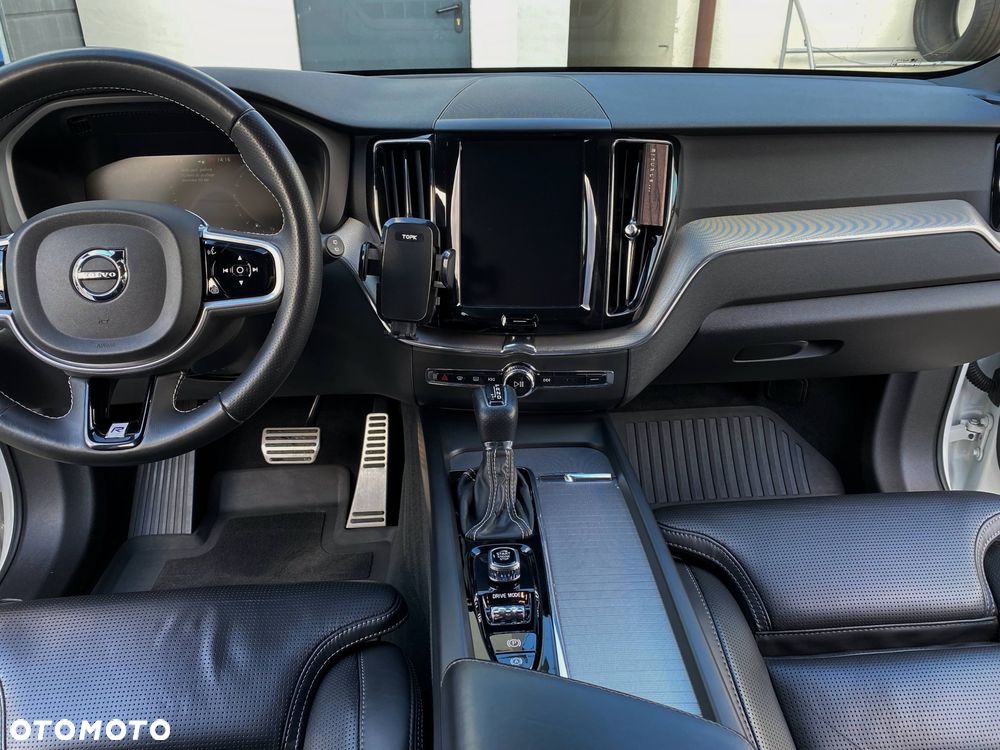 Volvo XC 60 T5 AWD R-Design - 11