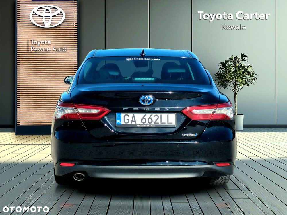 Toyota Camry - 5