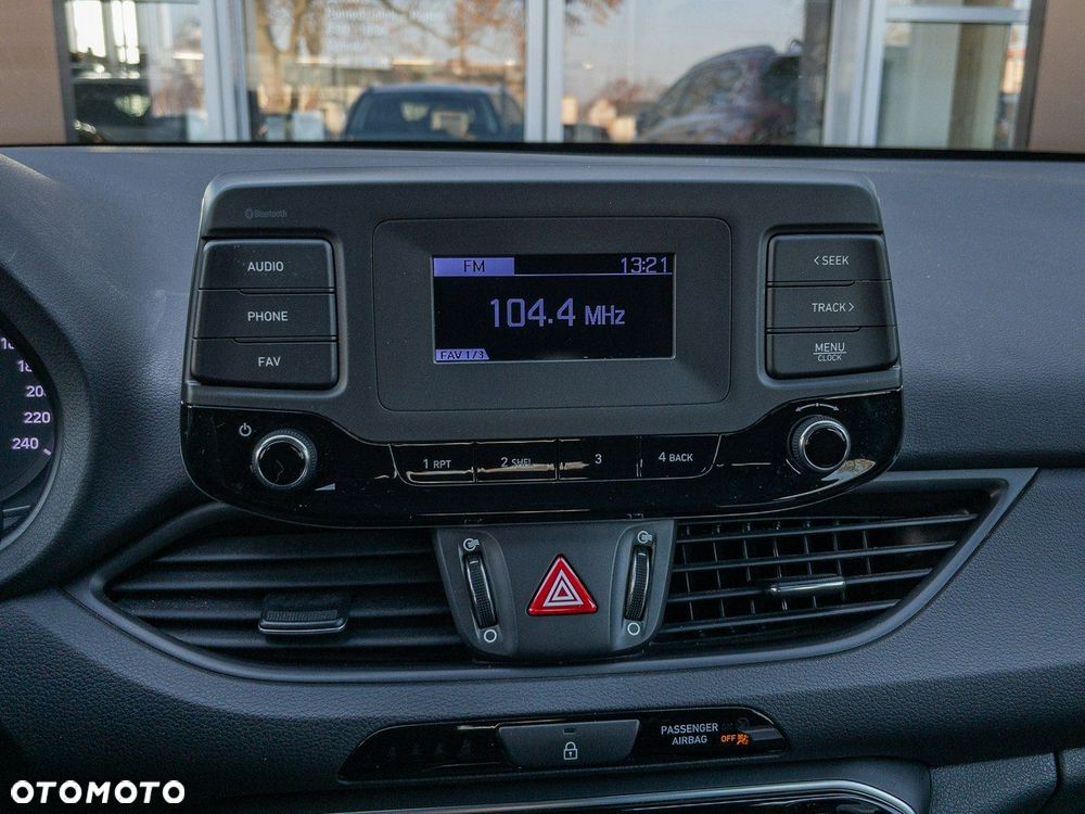 Hyundai i30 1.5 DPI Classic + - 21