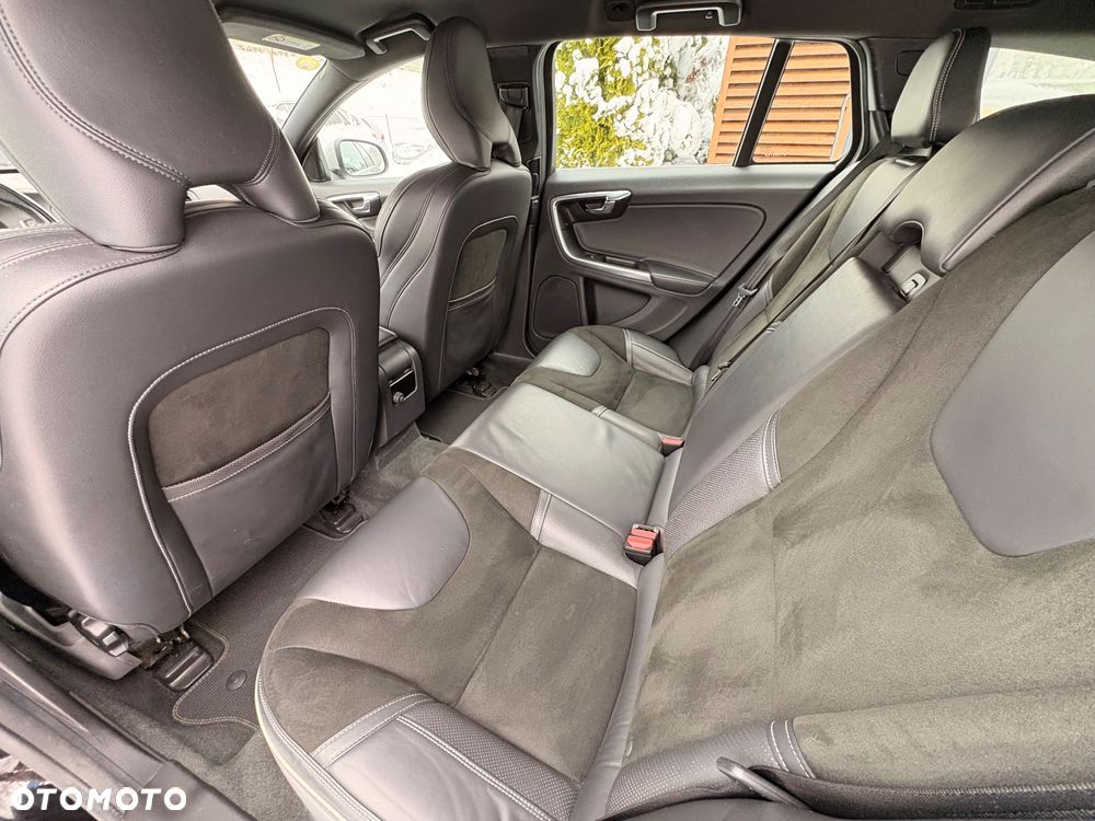 Volvo V60 D4 Geartronic RDesign - 24