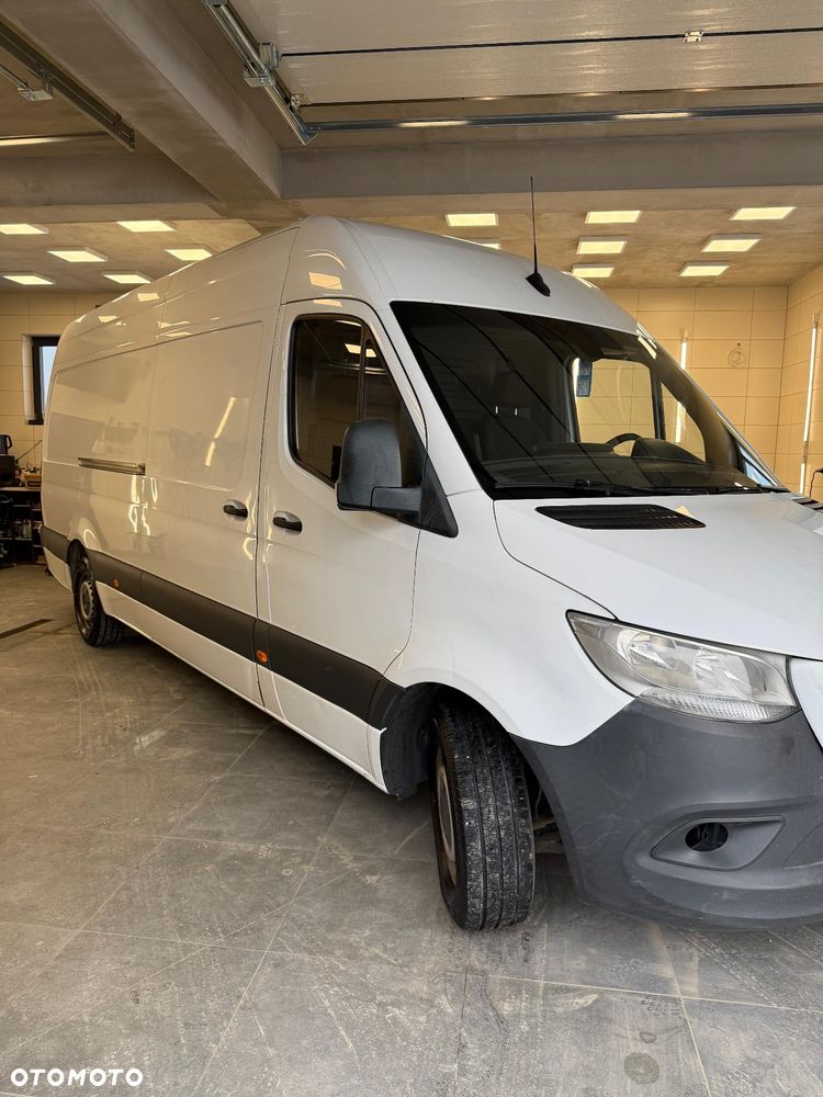 Mercedes-Benz Sprinter 907 - 13