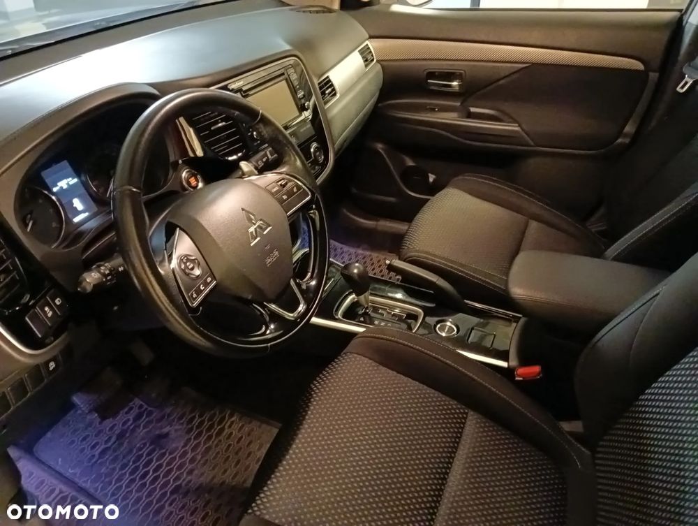 Mitsubishi Outlander 2.0 Intense + 4WD CVT - 9