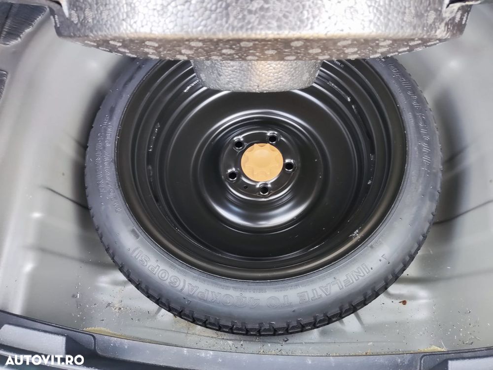 Toyota Auris 1.8 L VVT-i TS Hybrid Sol+ - 6