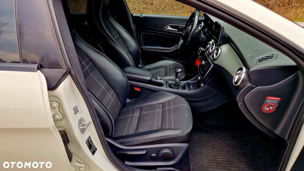 Mercedes-Benz CLA 200 Urban - 10