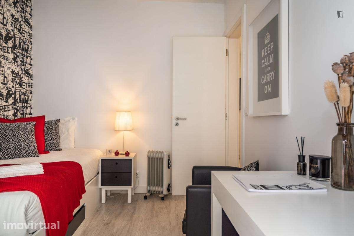 Quarto - localizado em Campolide Lisbon - Grande imagem: 4/22