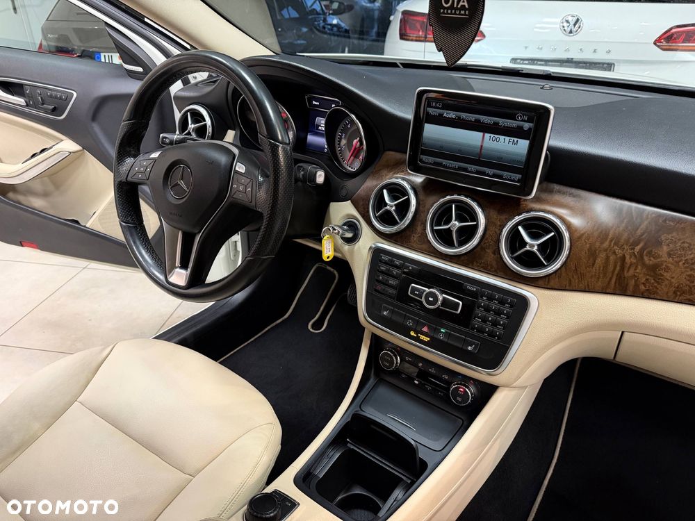 Mercedes-Benz GLA 250 7G-DCT SCORE - 26