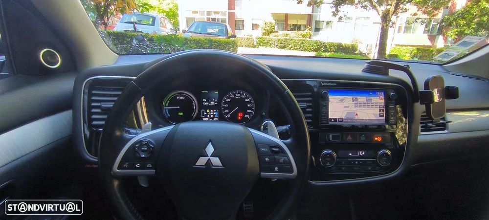 Mitsubishi Outlander 2.0 MIVEC Instyle Navi+ - 3