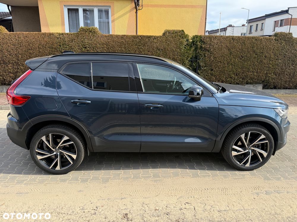 Volvo XC 40 B4 Ultra Black Edition - 2