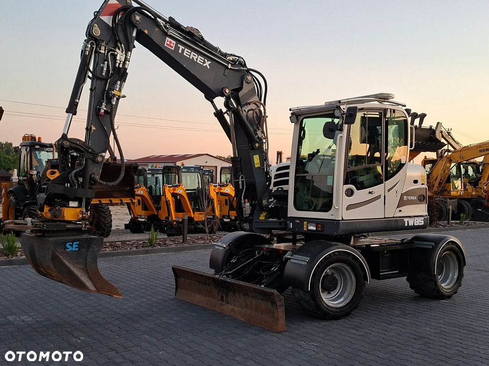 Terex SCHAEFF TW85 ROTOTILT ze szczypcami - 5