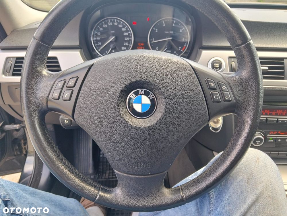BMW Seria 3 318i - 14