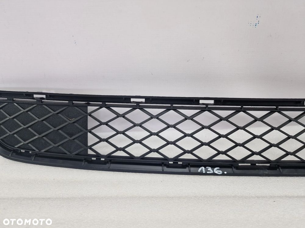 BMW X3 F25 10- KRATKA ŚRODKOWA ZDERZAKA PRZEDNIEGO PRZÓD , NR 51117210465 , NR AUKCJI KR136 - 3
