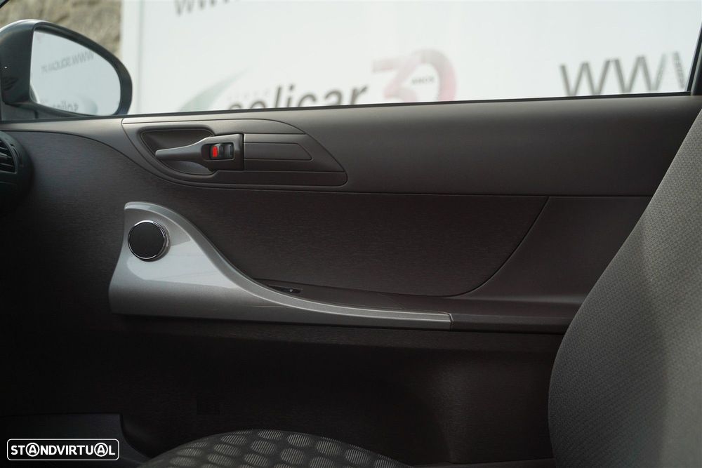 Toyota iQ 1.0 VVT-i Essential+AC - 20