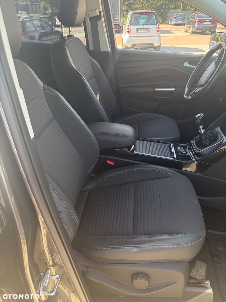 Ford Kuga 2.0 TDCi 2x4 Titanium - 21