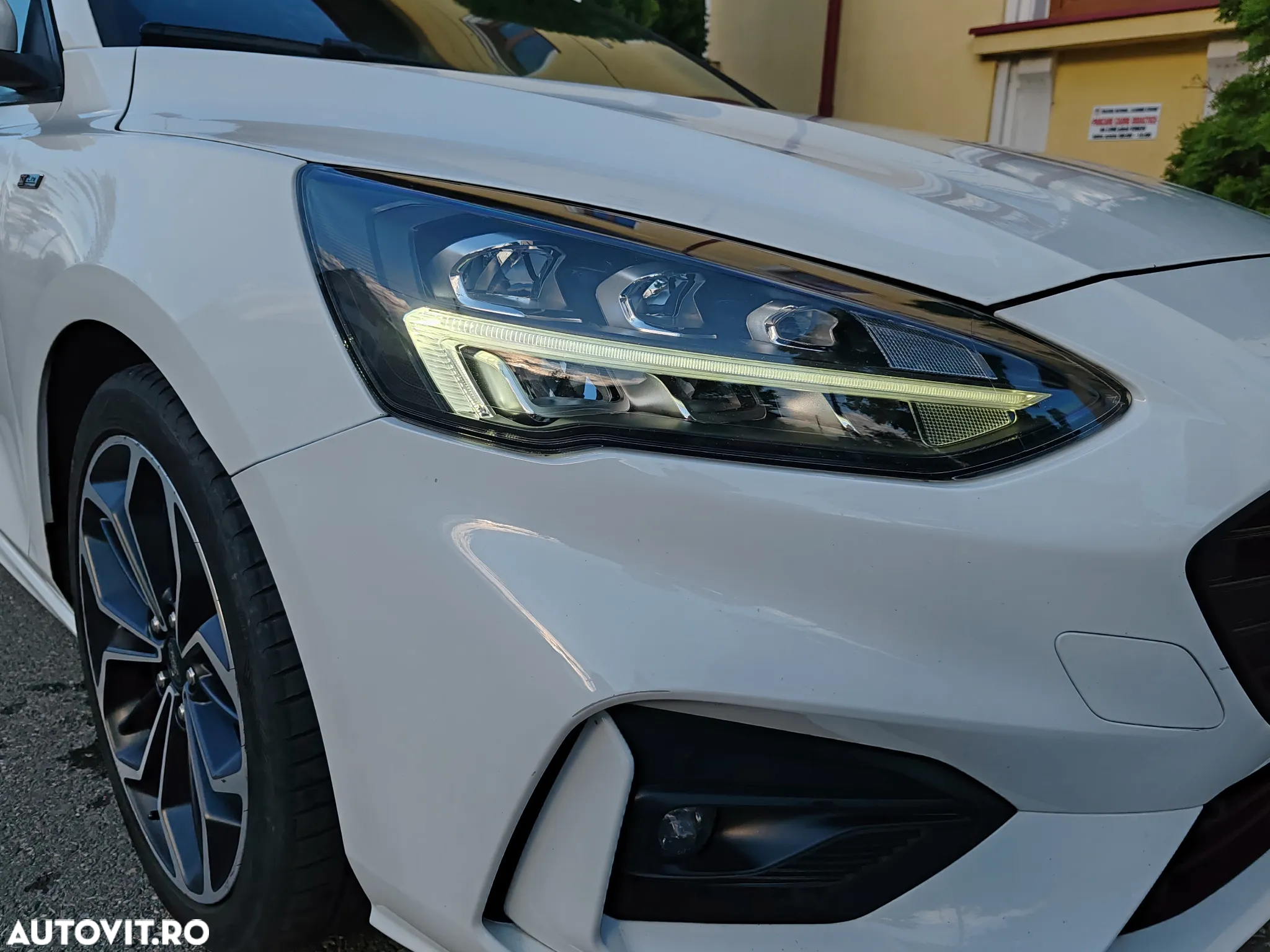 Ford Focus 1.0 EcoBoost Start-Stopp-System ST-LINE - 11