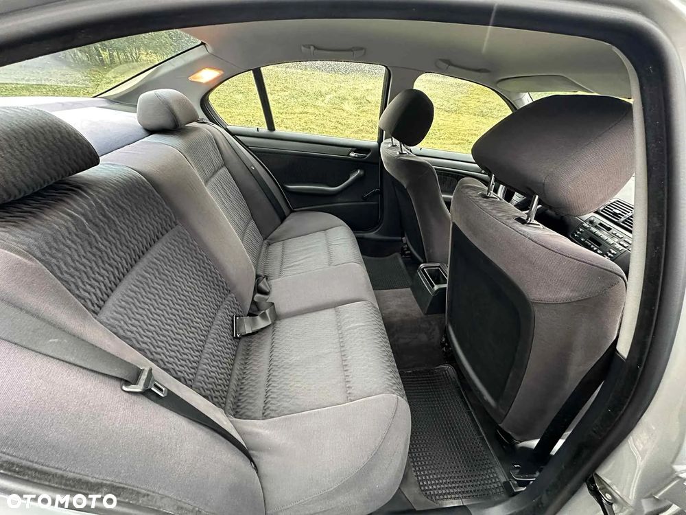 BMW Seria 3 318i - 12