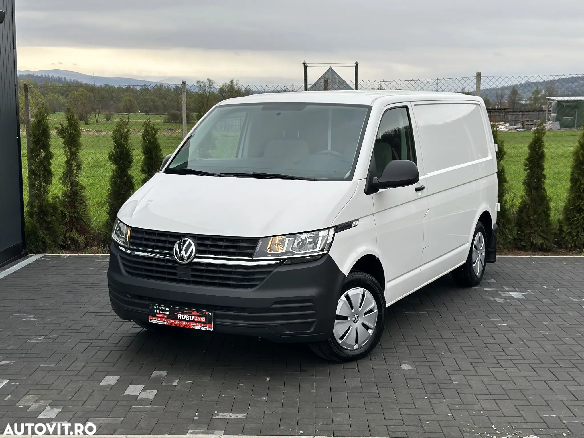 Volkswagen Transporter - 1