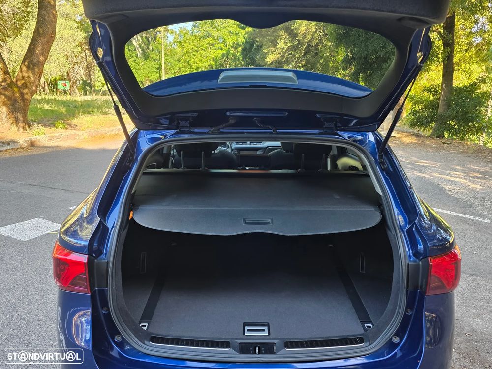Toyota Avensis SW 2.0 D-4D Luxury+GPS - 9
