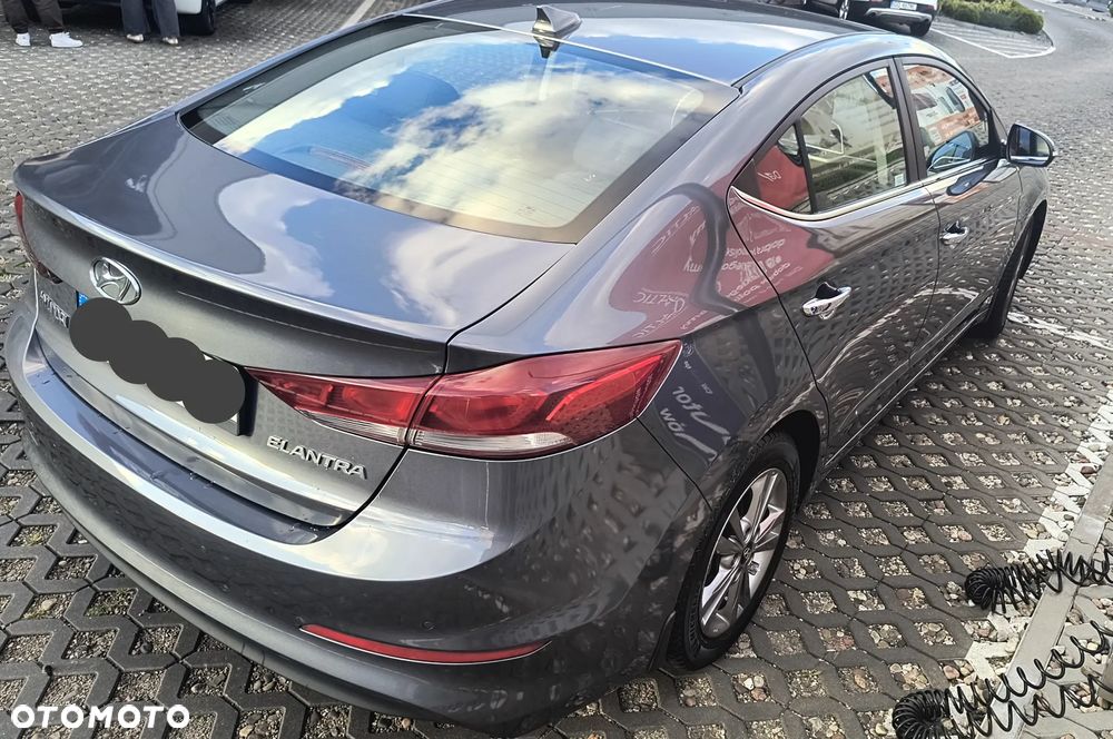 Hyundai Elantra 1.6 Comfort - 6