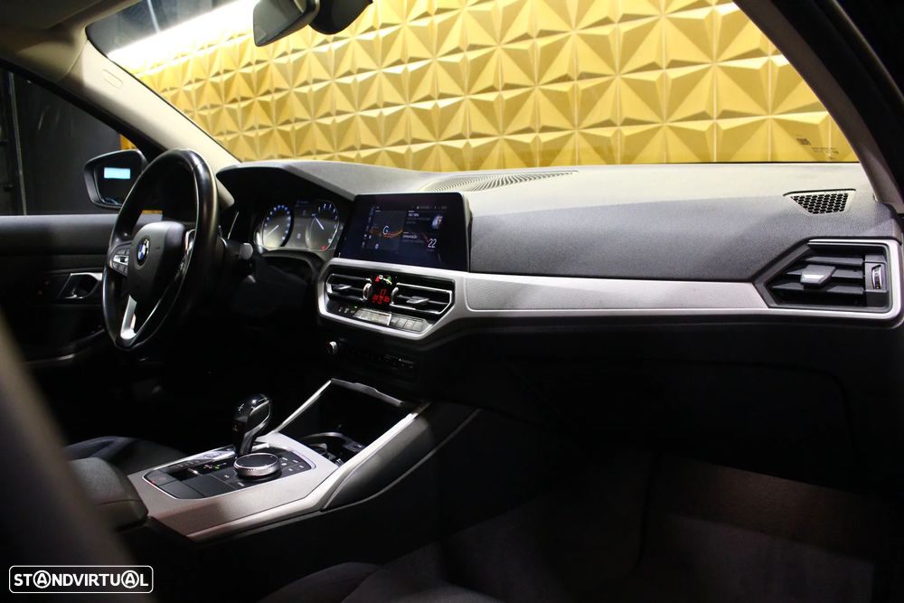 BMW 330 e Touring Line Sport Auto - 16