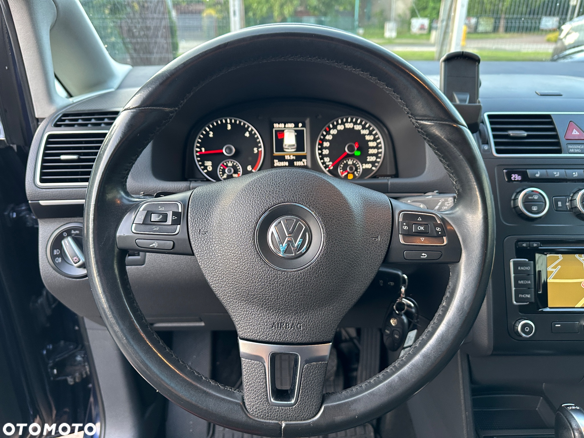 Volkswagen Touran 2.0 TDI DPF Highline DSG - 9