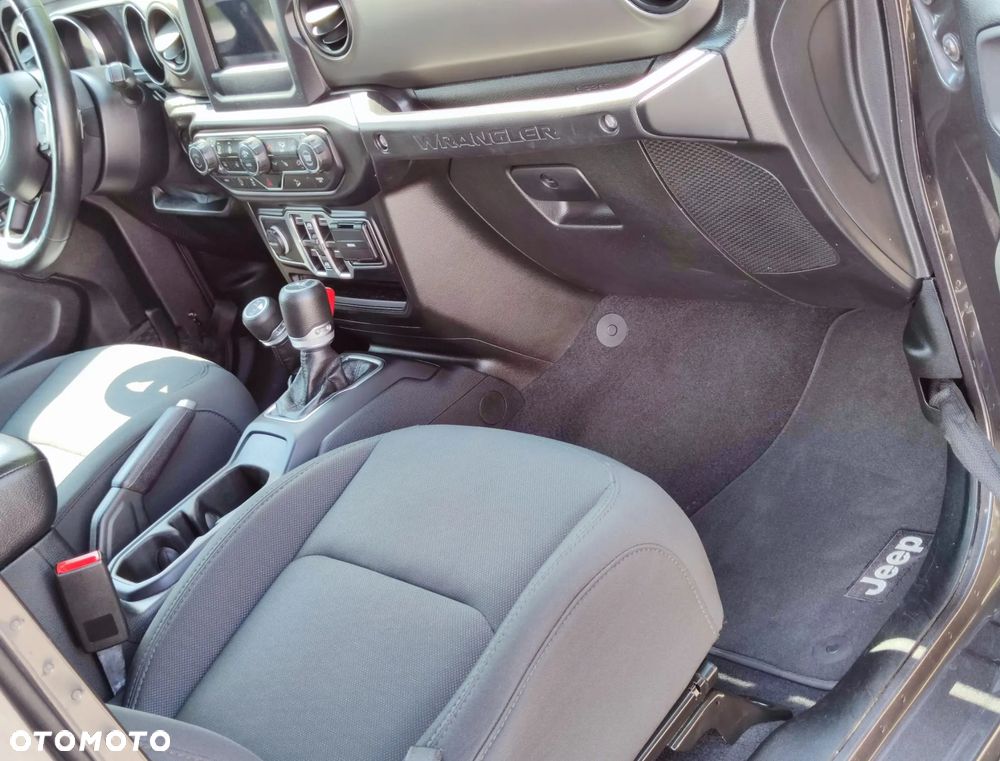 Jeep Wrangler - 20