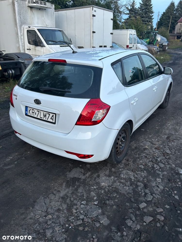 Kia Ceed - 3