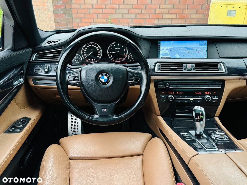 BMW Seria 7 740i - 11